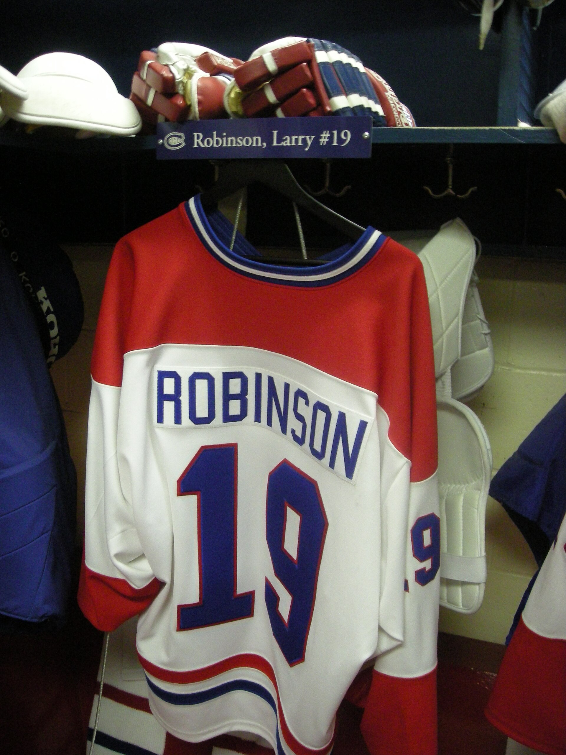 Imagem de referência de Larry Robinson, descrito nos dados abertos como jogador de hóquei no gelo canadense
