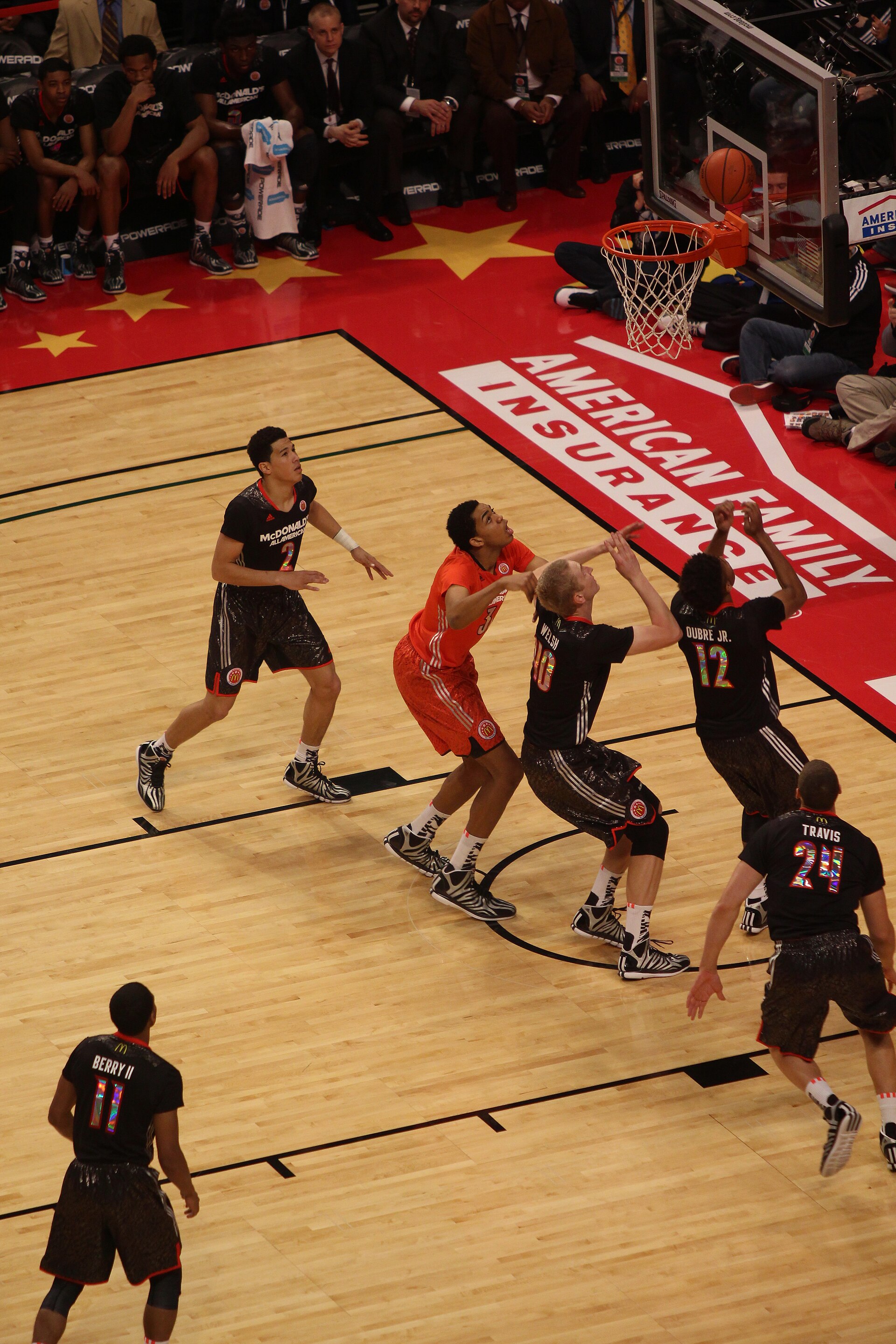Imagem de referência de Karl-Anthony Towns, descrito nos dados abertos como basquetebolista estadunidense