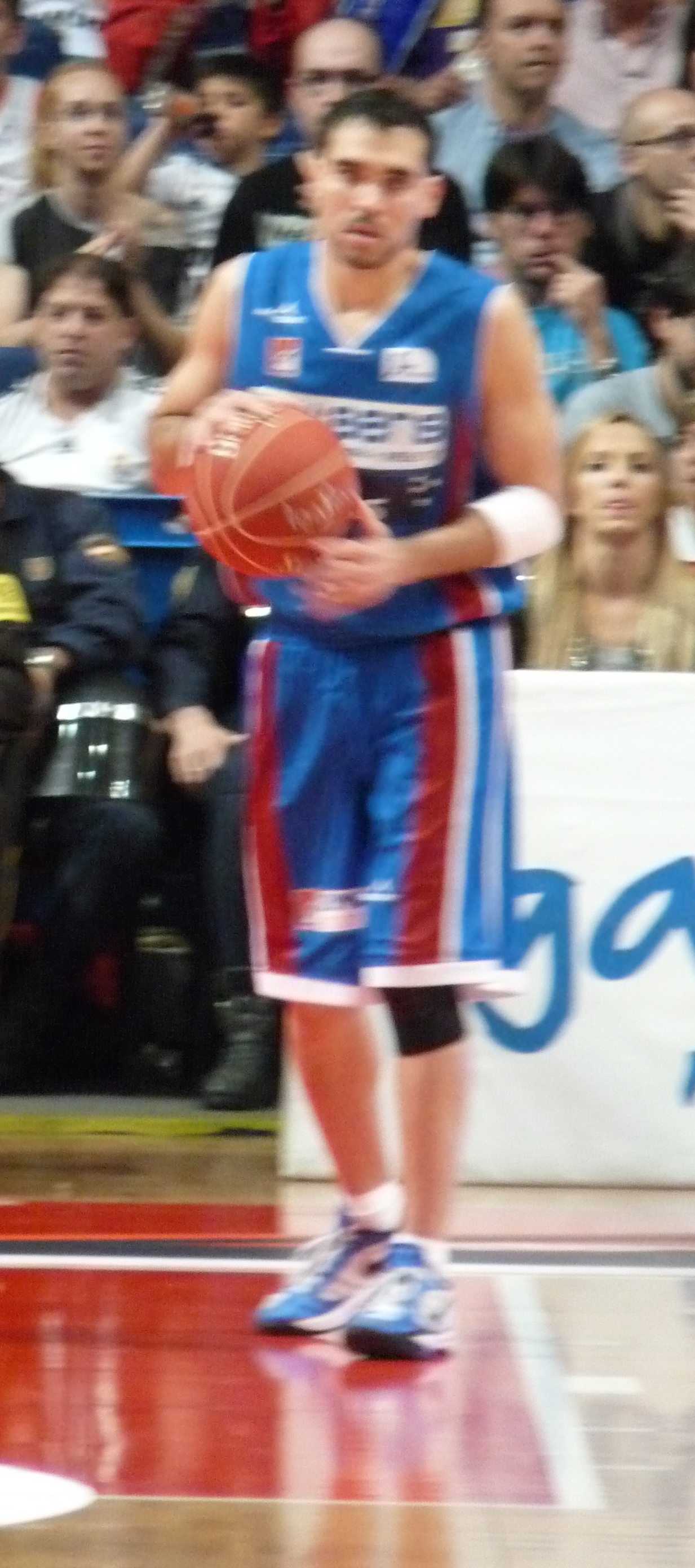 Imagem de referência de Andrés Rodríguez, descrito nos dados abertos como basquetebolista estadunidense