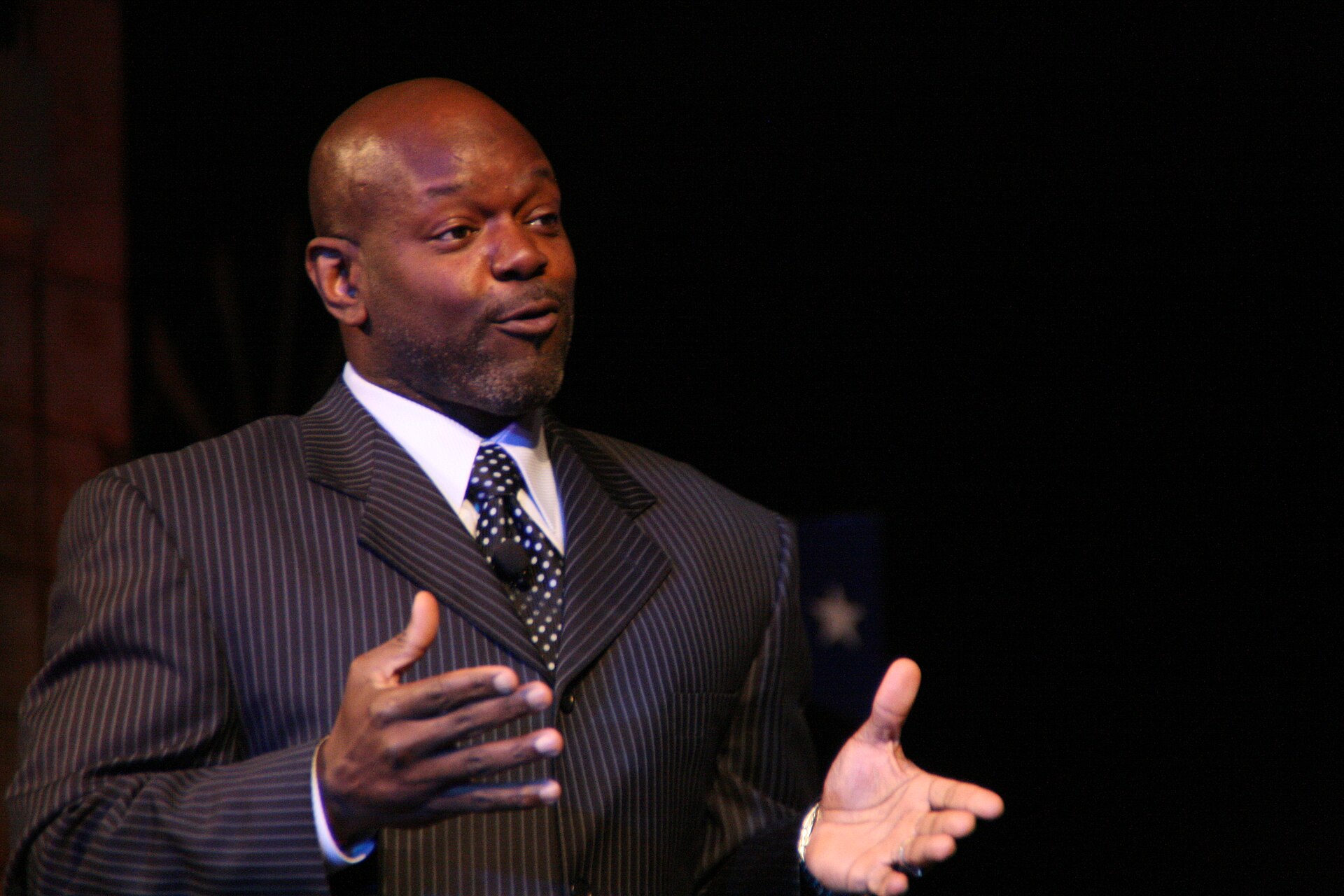 Imagem de referência de Emmitt Smith, descrito nos dados abertos como jogador de futebol americano dos Estados Unidos