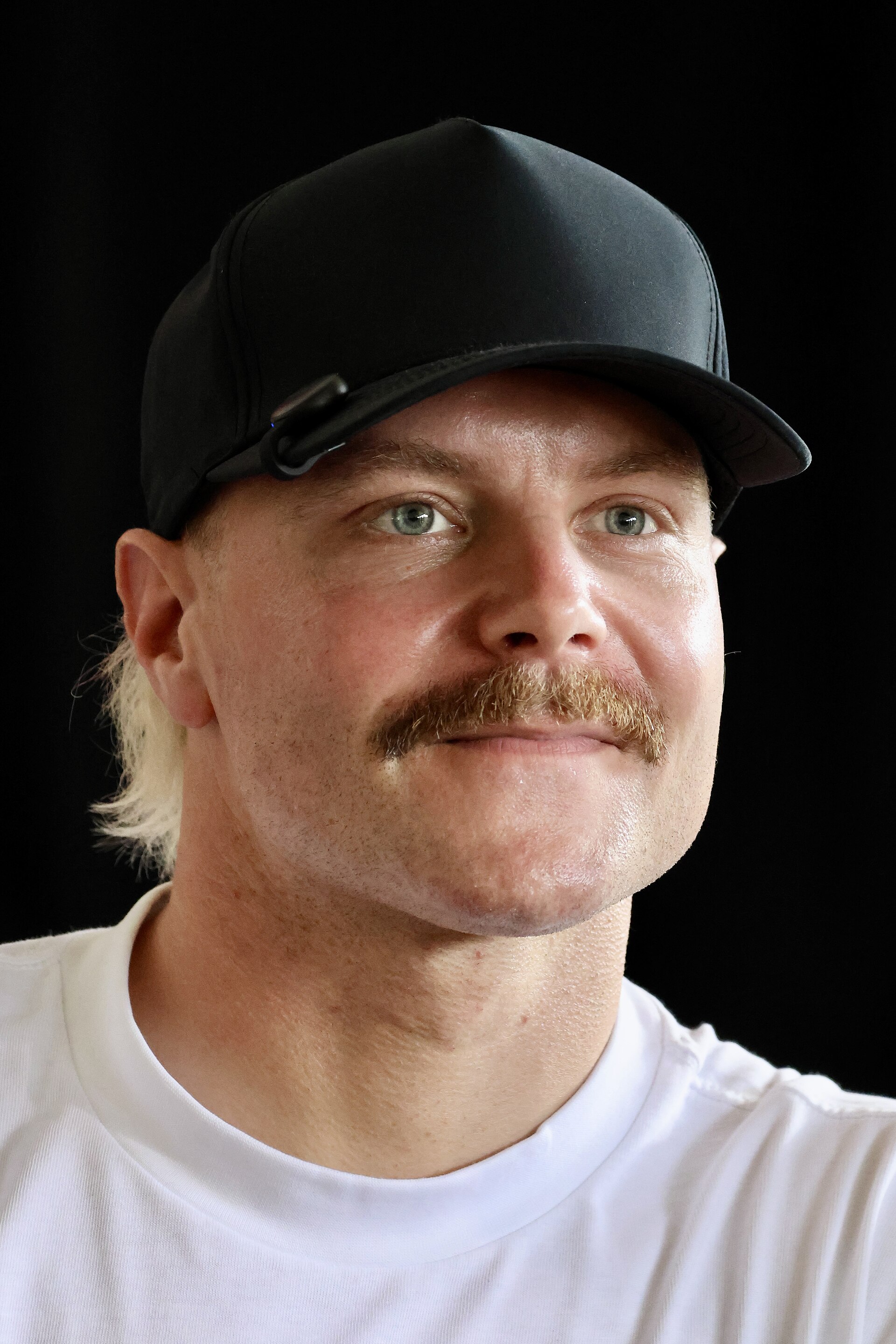 Imagem de referência de Valtteri Bottas, descrito nos dados abertos como automobilista finlandês