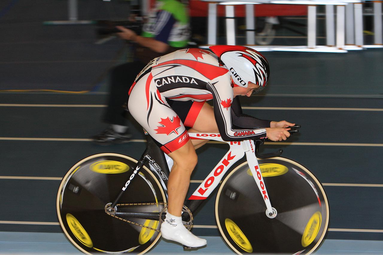Imagem de referência de Tara Whitten, descrito nos dados abertos como ciclista canadiana