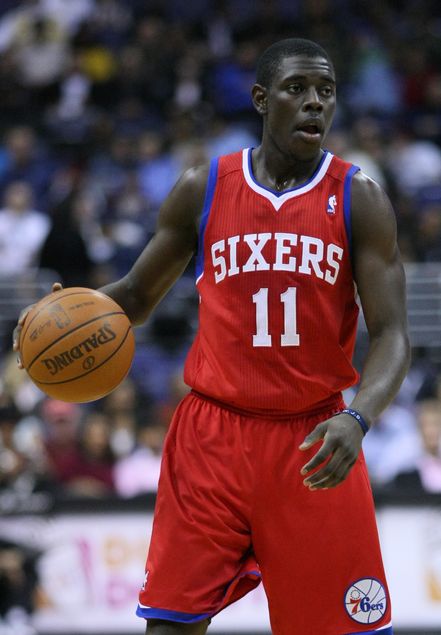 Imagem de referência relacionada a Jrue Holiday, item descrito como basquetebolista estadunidense