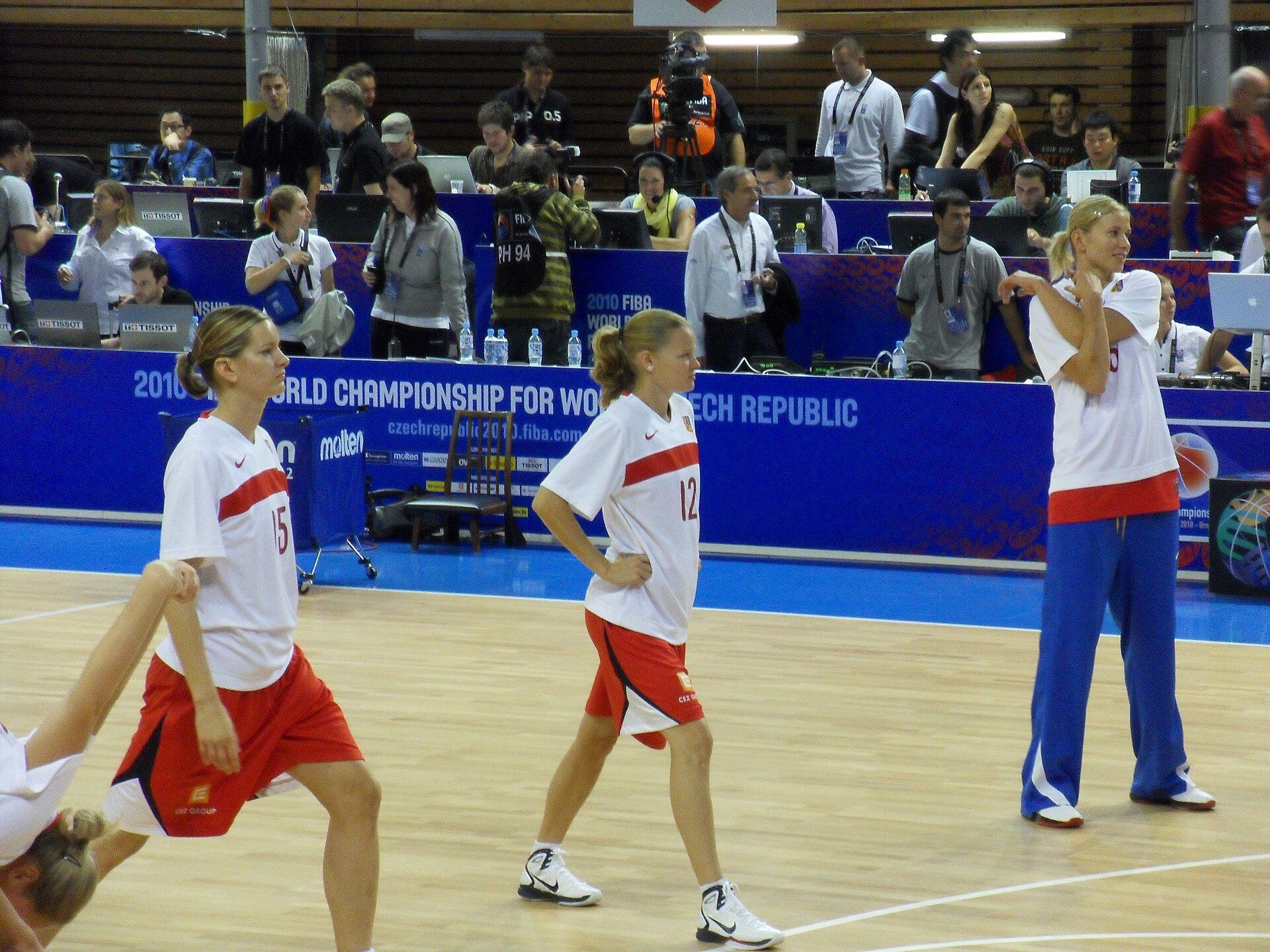 Imagem de referência relacionada a Eva Vítečková, item descrito como jogadora de basquetebol checa