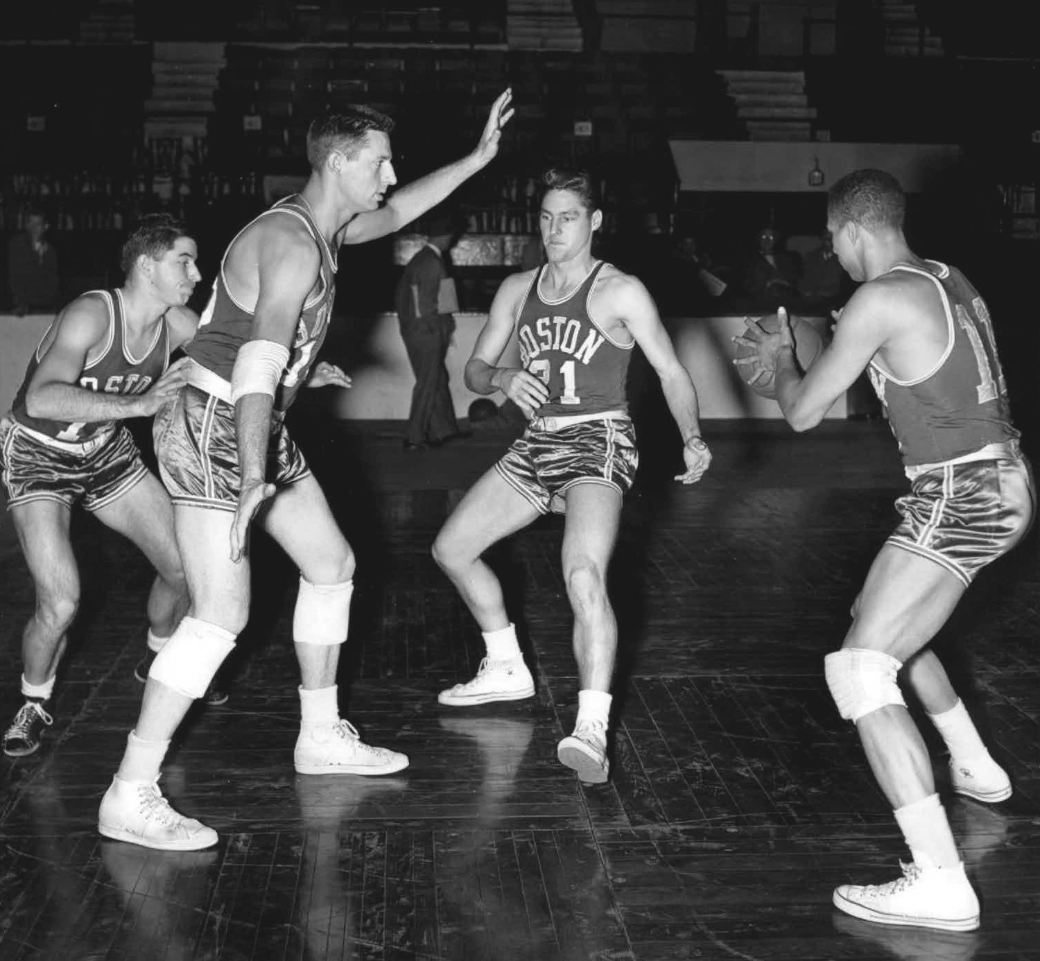 Imagem de referência de Ed Mikan, descrito nos dados abertos como basquetebolista estadunidense