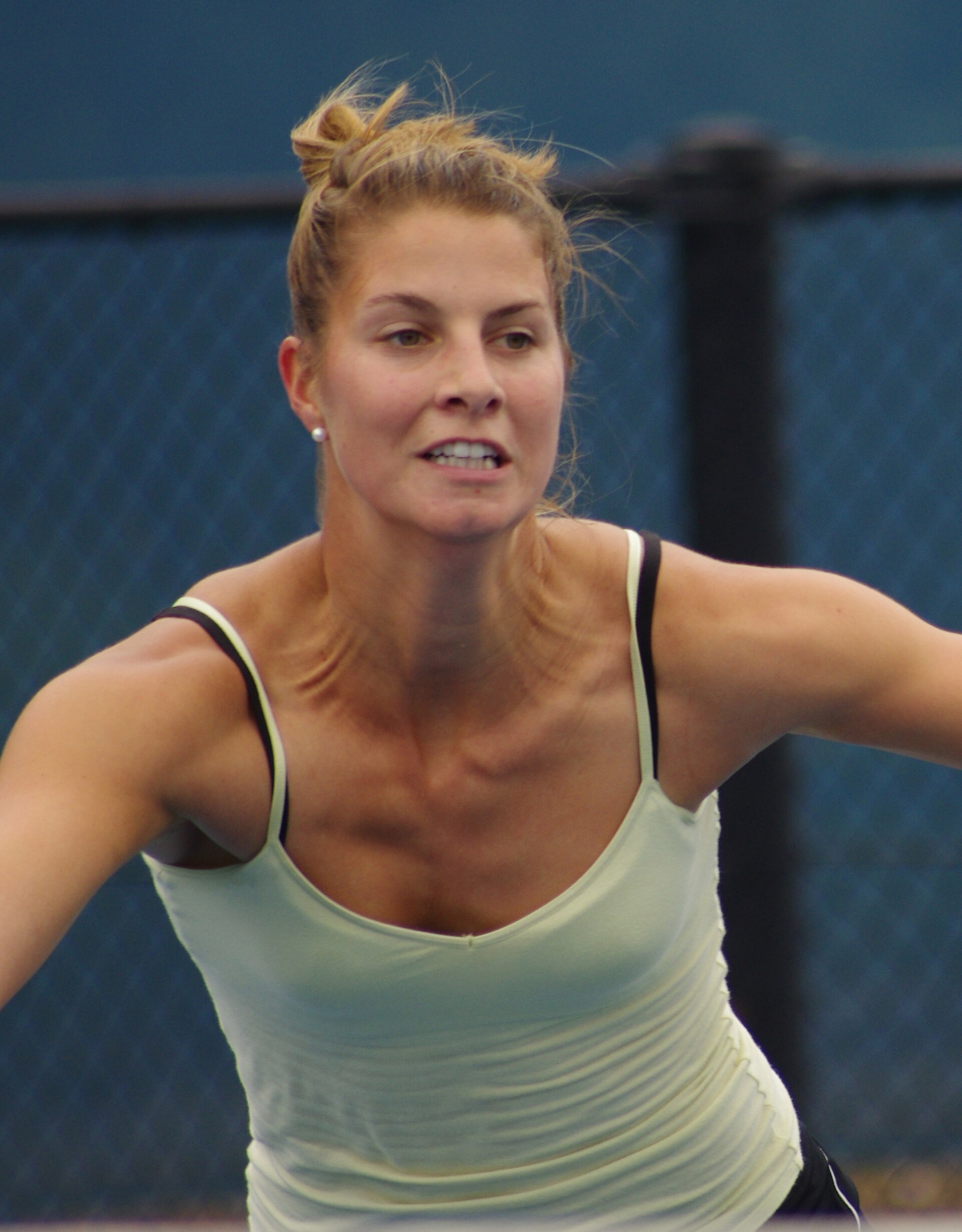 Imagem de referência relacionada a Mandy Minella, item descrito como tenista luxemburguesa