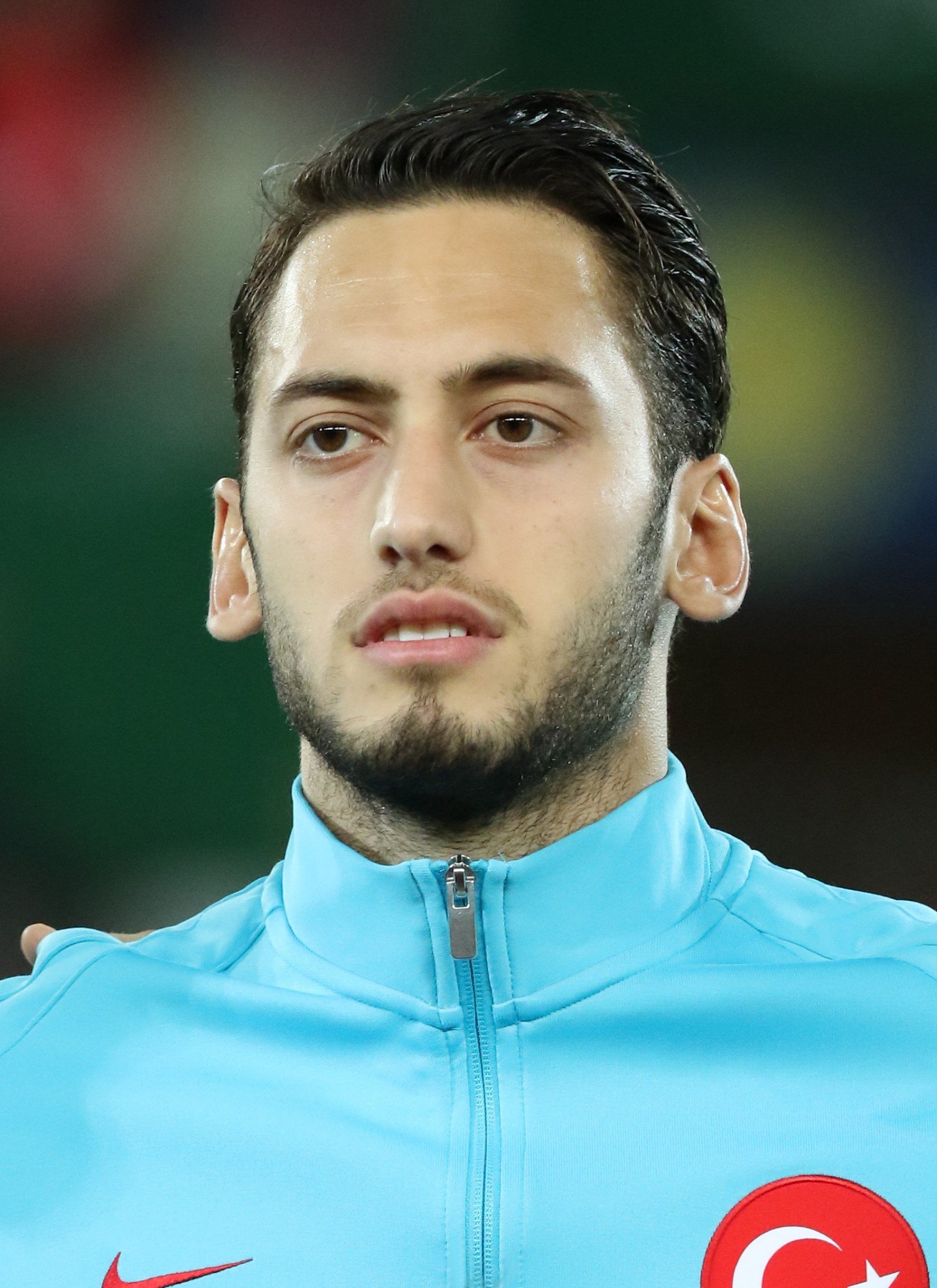 Imagem de referência de Hakan Çalhanoğlu, descrito nos dados abertos como futebolista turco