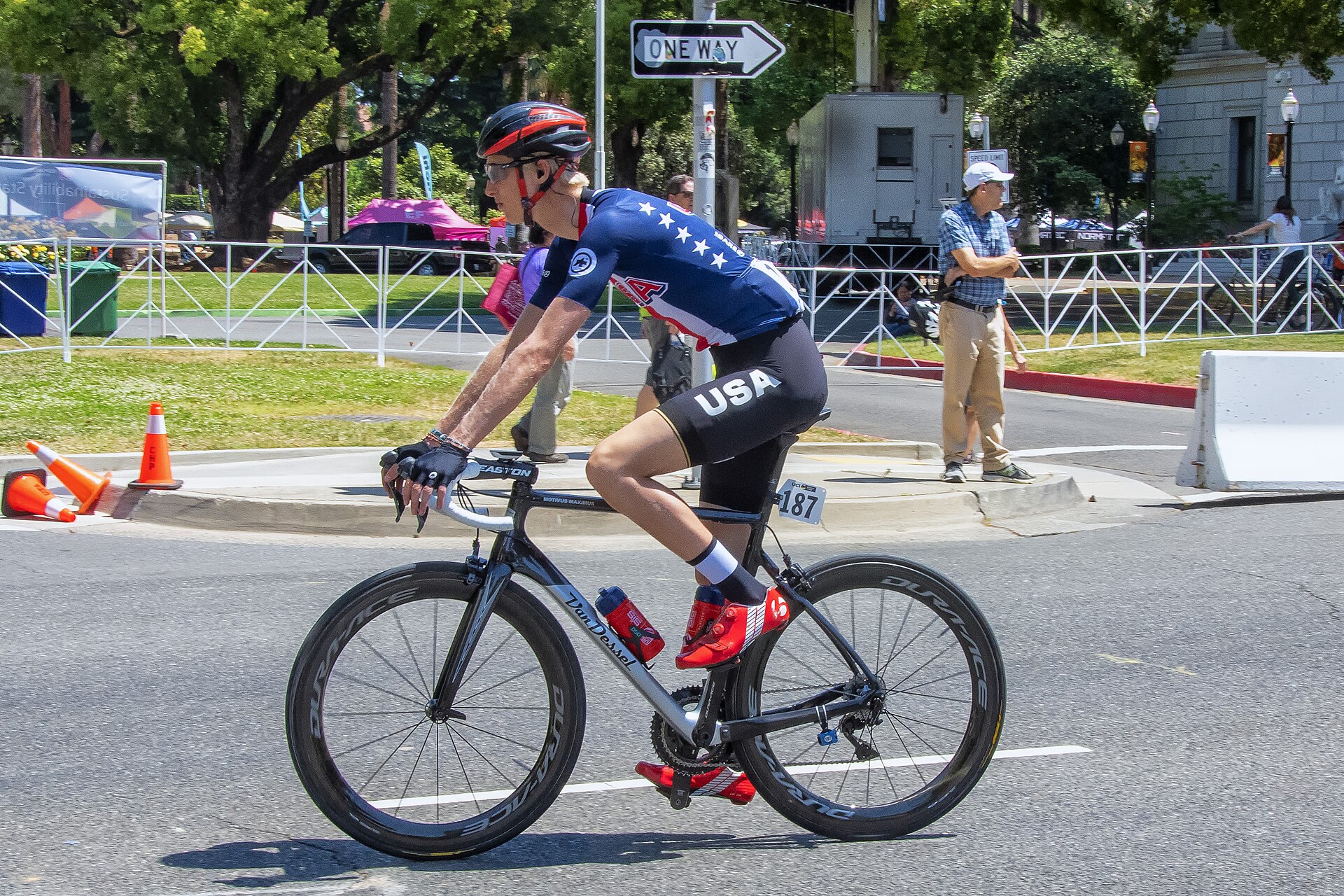 Imagem de referência de Keegan Swirbul, descrito nos dados abertos como ciclista norte-americano
