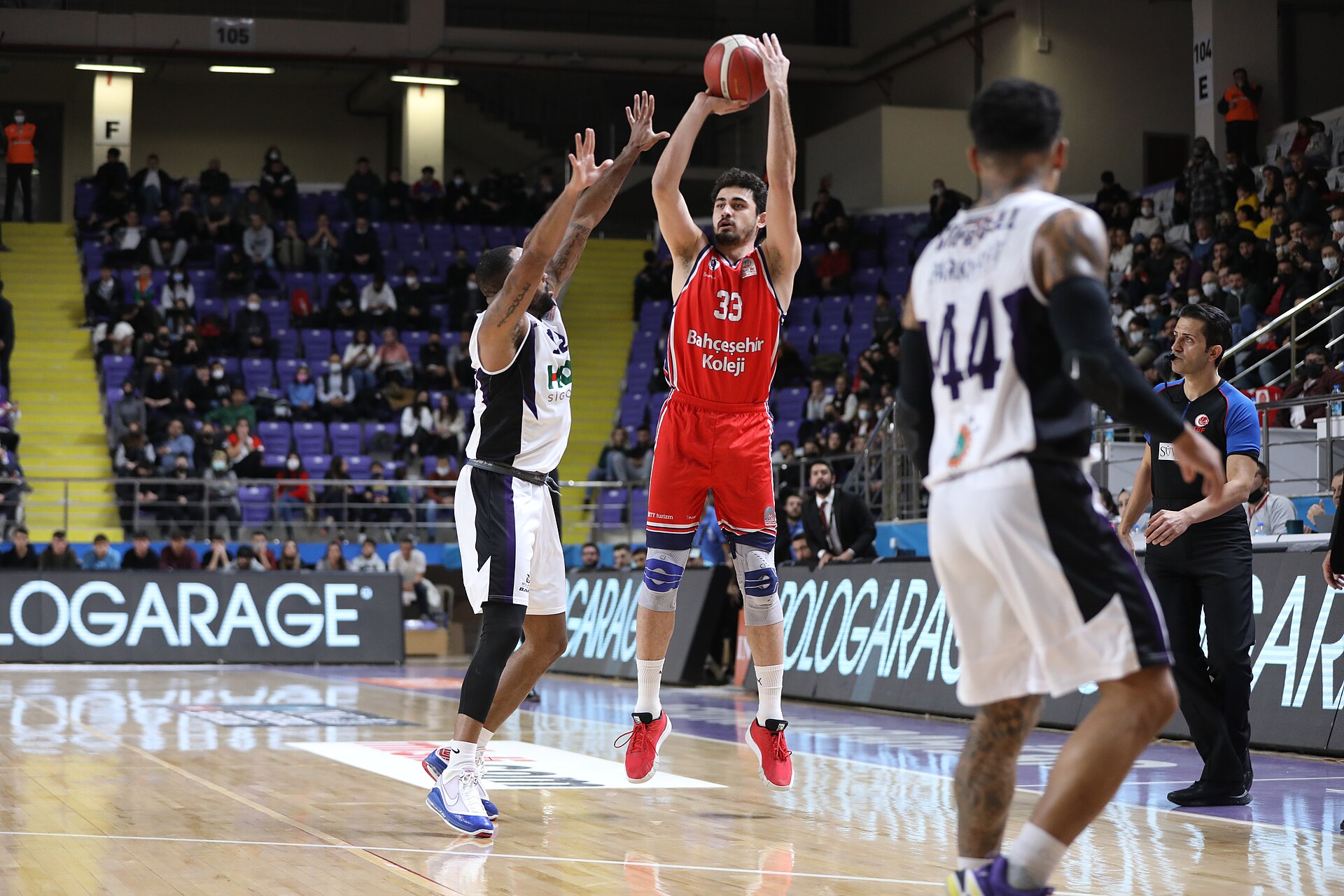 Imagem de referência relacionada a T.J. Campbell, item descrito como basquetebolista estadunidense