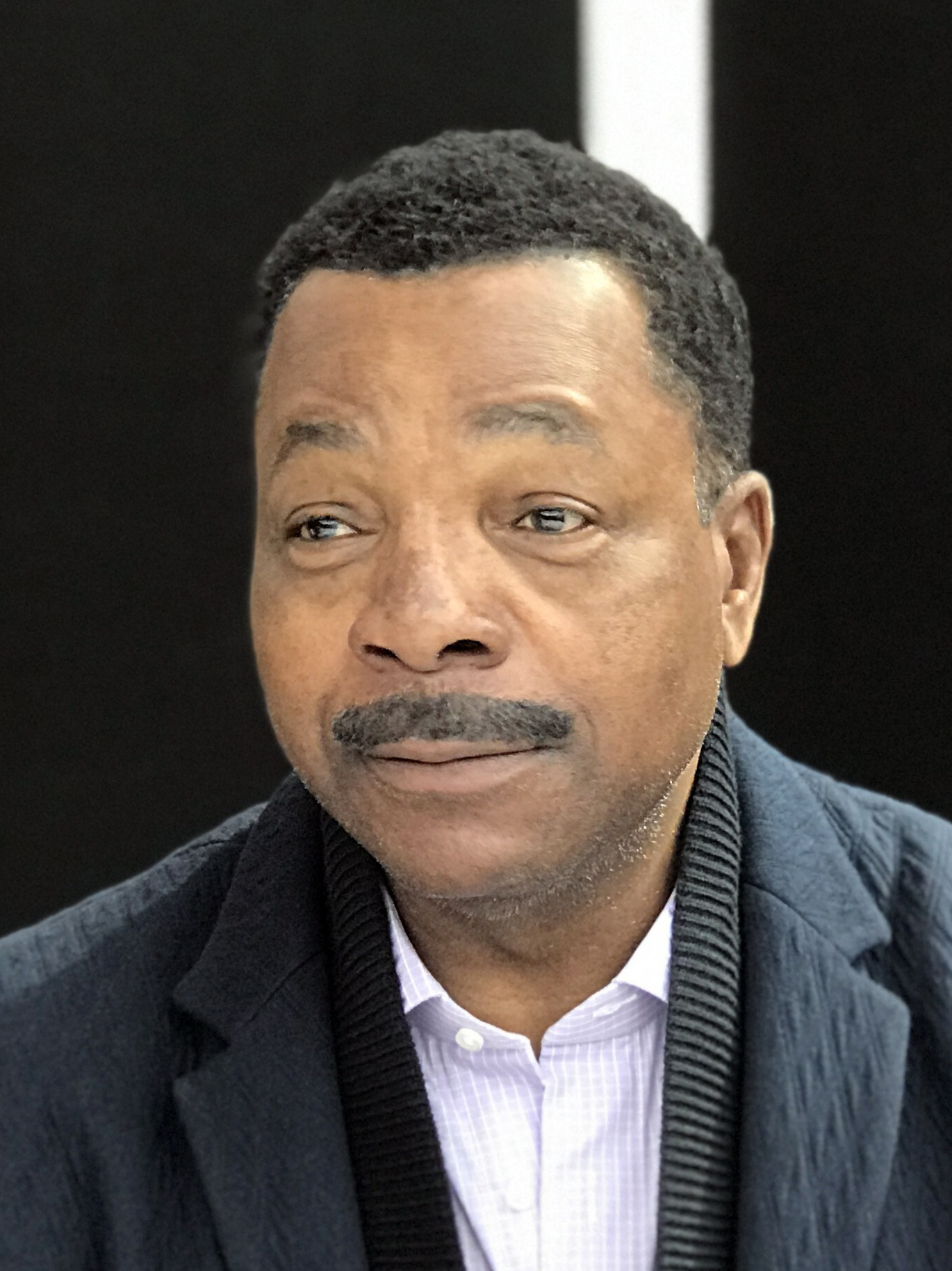 Imagem de referência de Carl Weathers, descrito nos dados abertos como ator e jogador de futebol americano dos Estados Unidos
