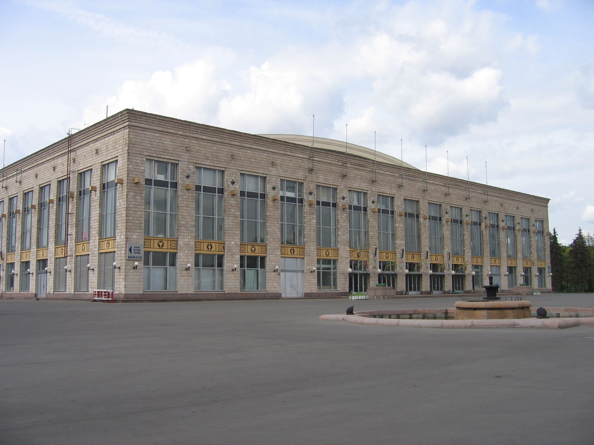 Imagem de referência relacionada a Palácio dos Desportos Luzhniki, item descrito como registro de referência sobre Palácio dos Desportos Luzhniki, organizado a partir de dados estruturados abertos
