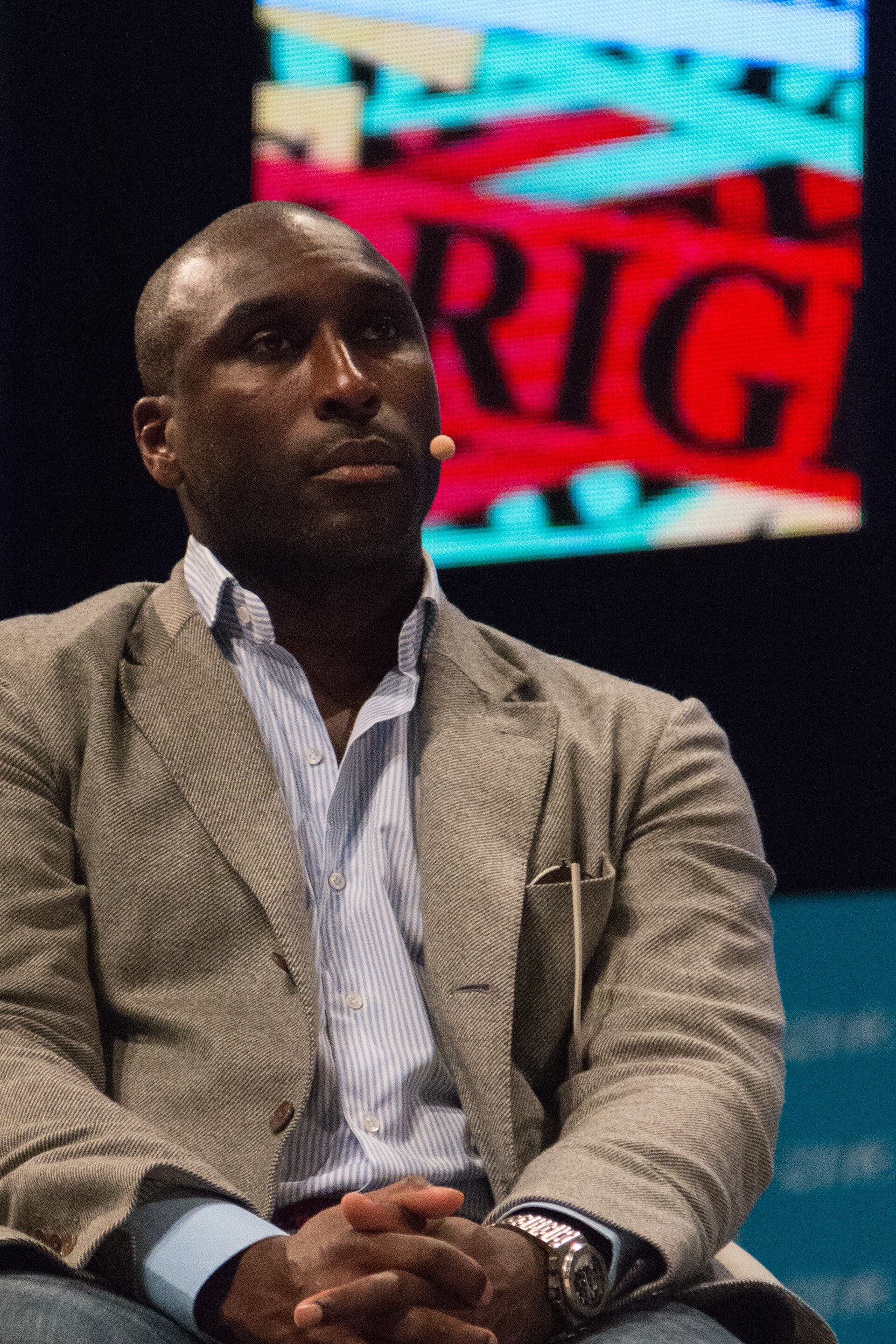 Imagem de referência de Sol Campbell, descrito nos dados abertos como futebolista inglês