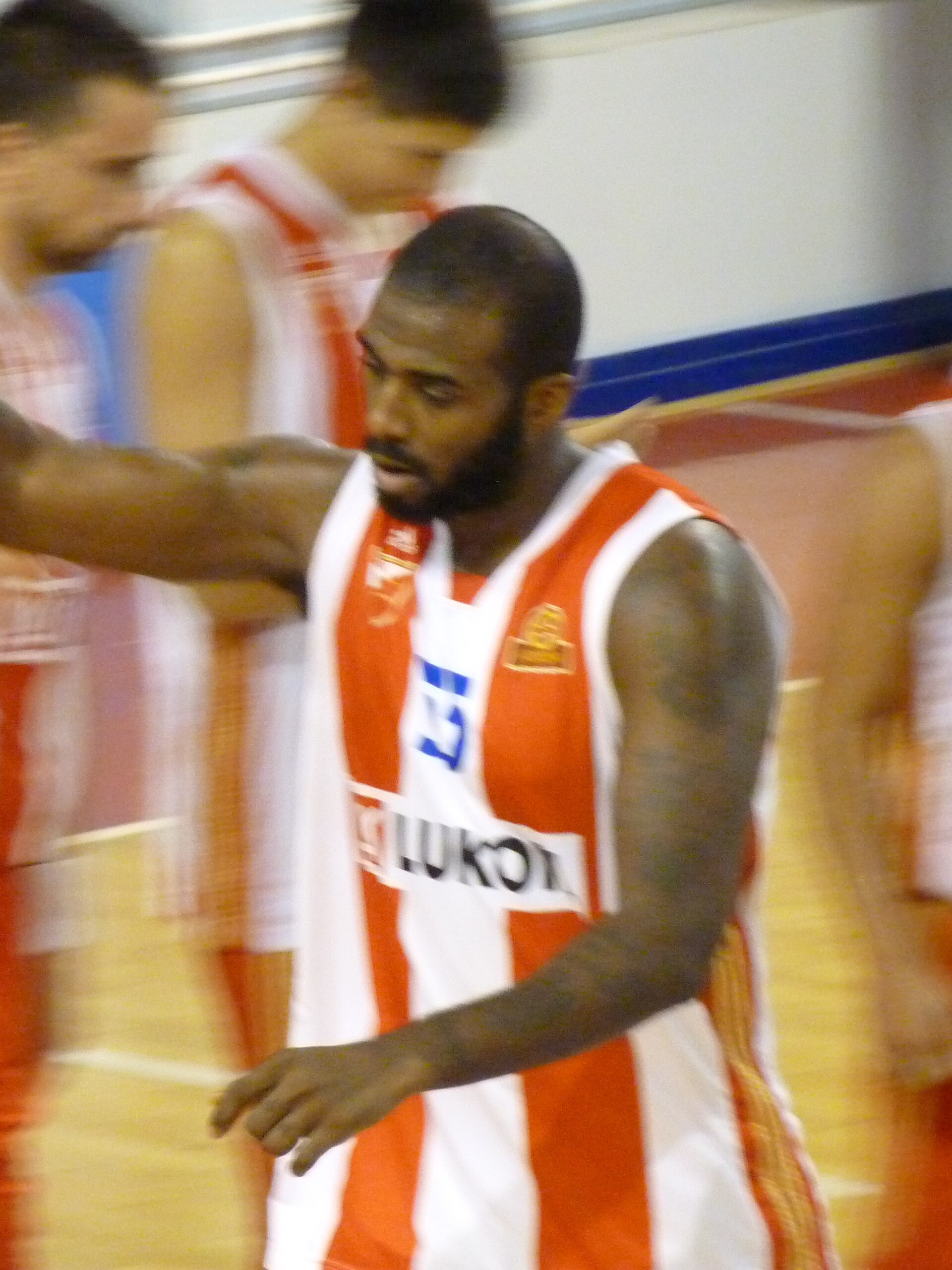 Imagem de referência de Elton Brown, descrito nos dados abertos como basquetebolista estadunidense