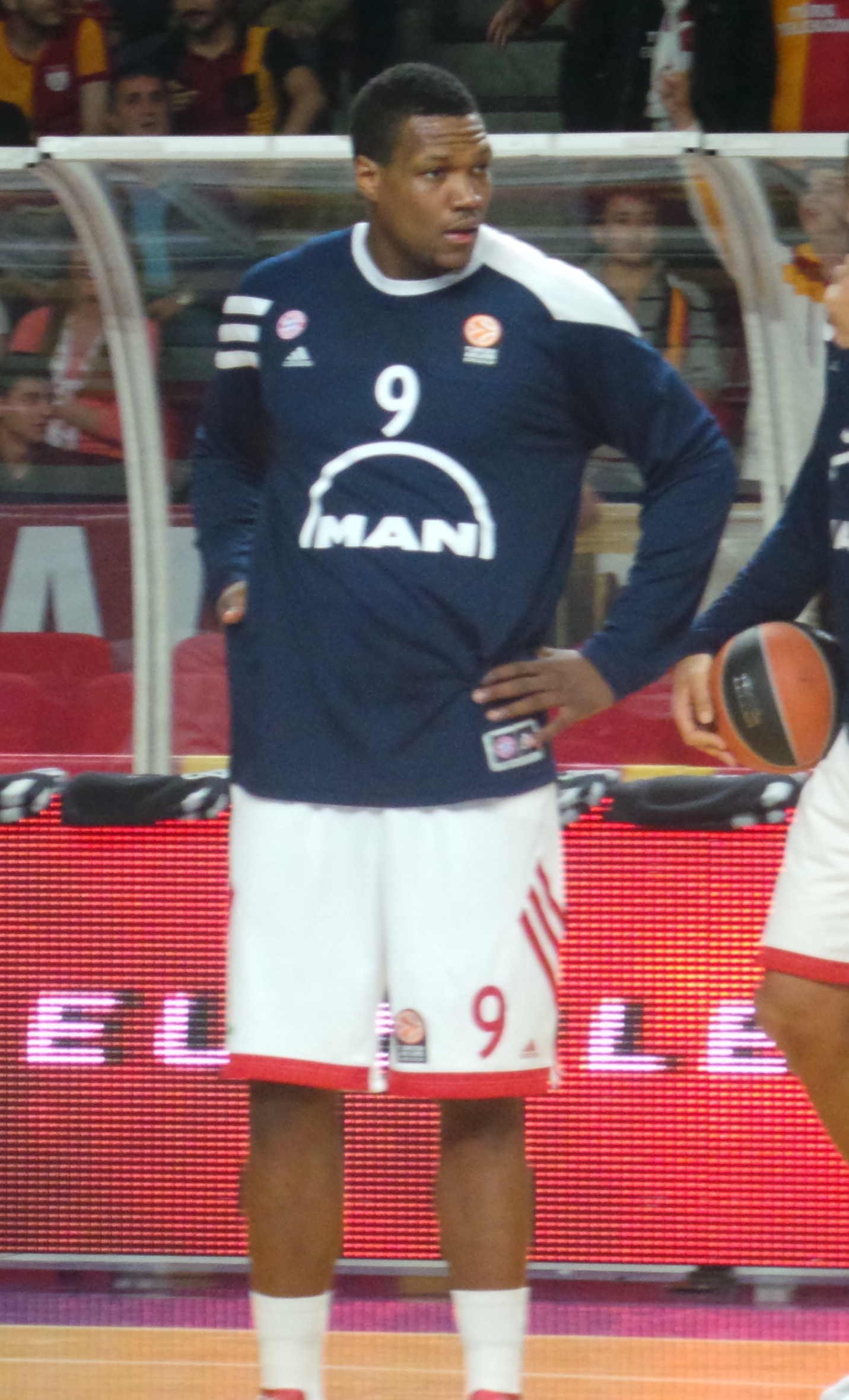 Imagem de referência de Deon Thompson, descrito nos dados abertos como basquetebolista estadunidense