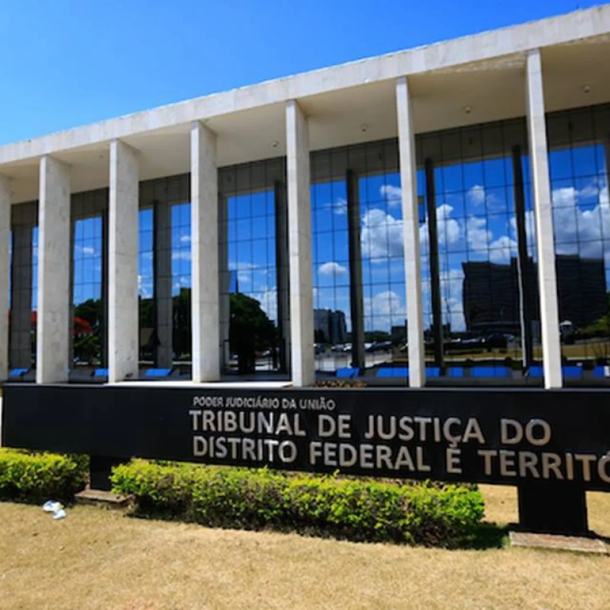 DER é condenado indenizar motorista que danificou carro ao passar em buraco