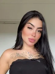 Rapper Ebony detona MC Mirella: "Uma piranha"