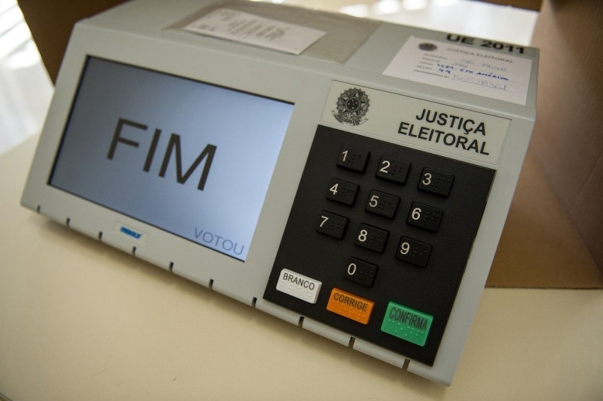 Eleitores devem pagar multa caso não justifiquem ausência no 1º turno; saiba prazos