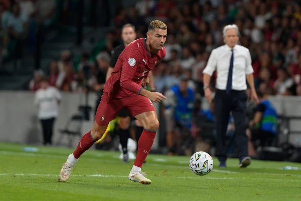 Cristiano Ronaldo pede desculpa aos torcedores e companheiros de Portugal - destaque galeria