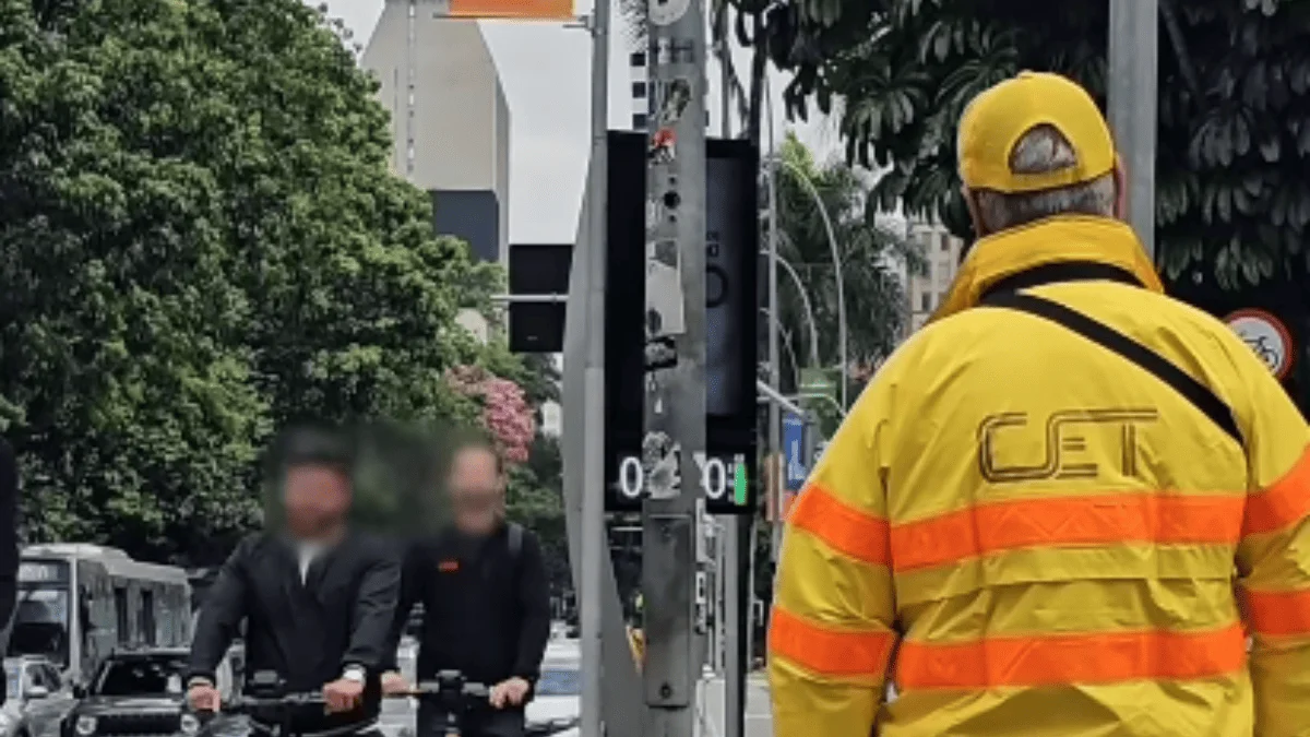 Faria Lima: CET multa motoboy por "agressividade" no trânsito de bicicleta