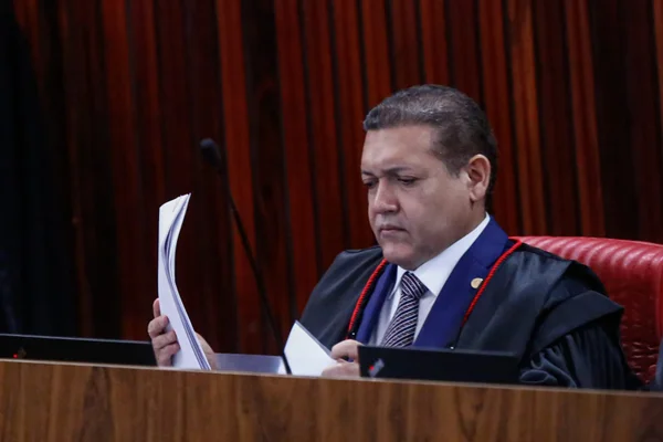 Kassio derruba decisão de corregedor e suspende canal "Exército do Lula"