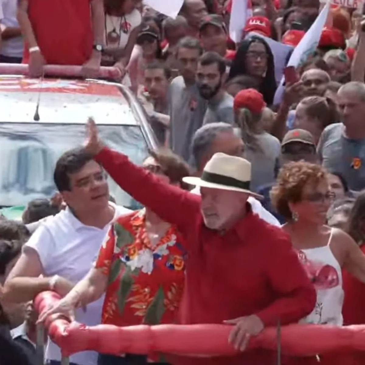 "Nessa cidade não sabemos o que é derrota", diz Lula em Juiz de Fora