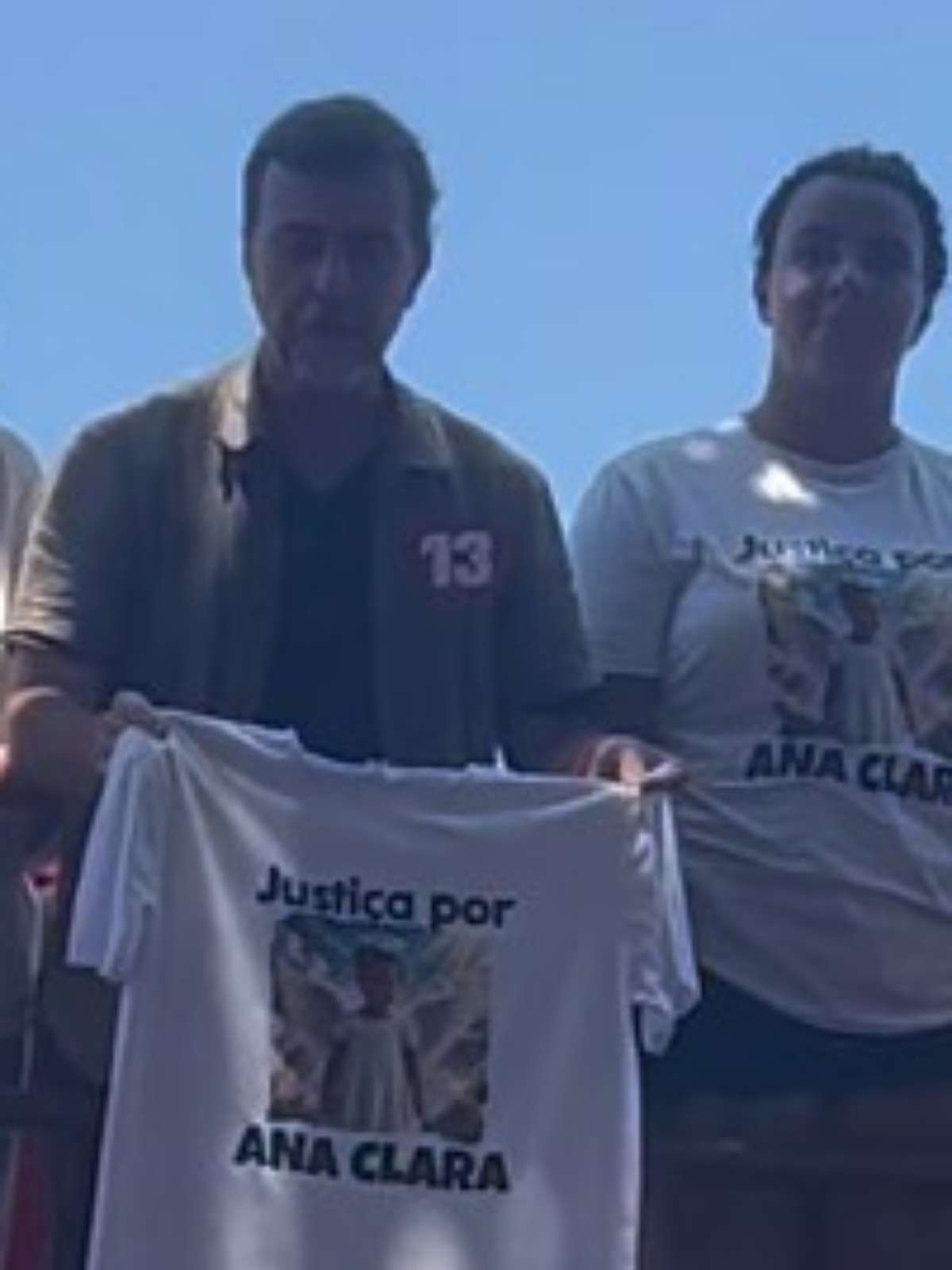 Após confrontar Flávio em debate, mãe de Ana Clara acompanha Lula em Copacabana