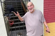 Imagem da matéria: Aos 96 anos, Lima Duarte chora ao cumprir tradição durante as eleições