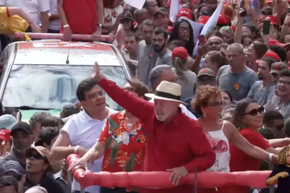 "Nessa cidade não sabemos o que é derrota", diz Lula em Juiz de Fora