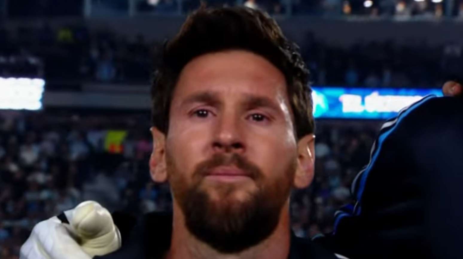 Lionel Messi durante a execu&ccedil;&atilde;o do hino argentino.