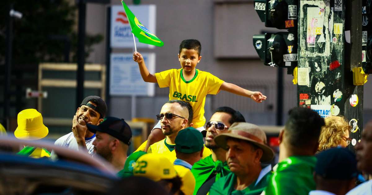 Veja fotos do ato de Flávio Bolsonaro na Av. Paulista, em São Paulo