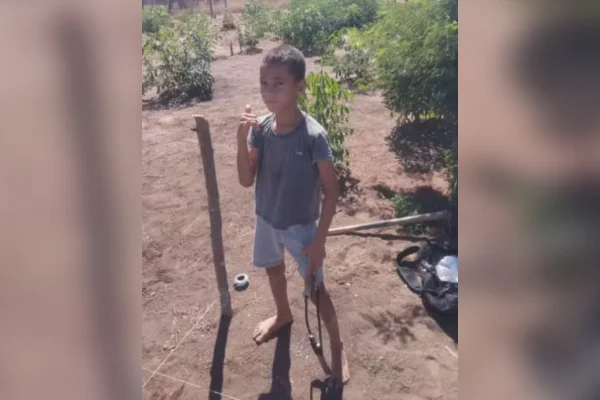 Mulher mata filho de 8 anos após arremessar faca em mãe durante briga