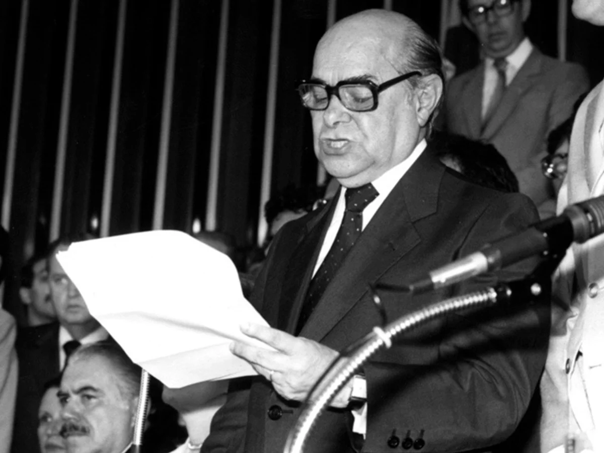 Justiça Federal libera documentos sigilosos sobre morte de Tancredo Neves
