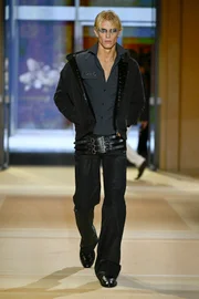 Celine resgata referências dos anos 1980 e do grunge no Paris Fashion Week