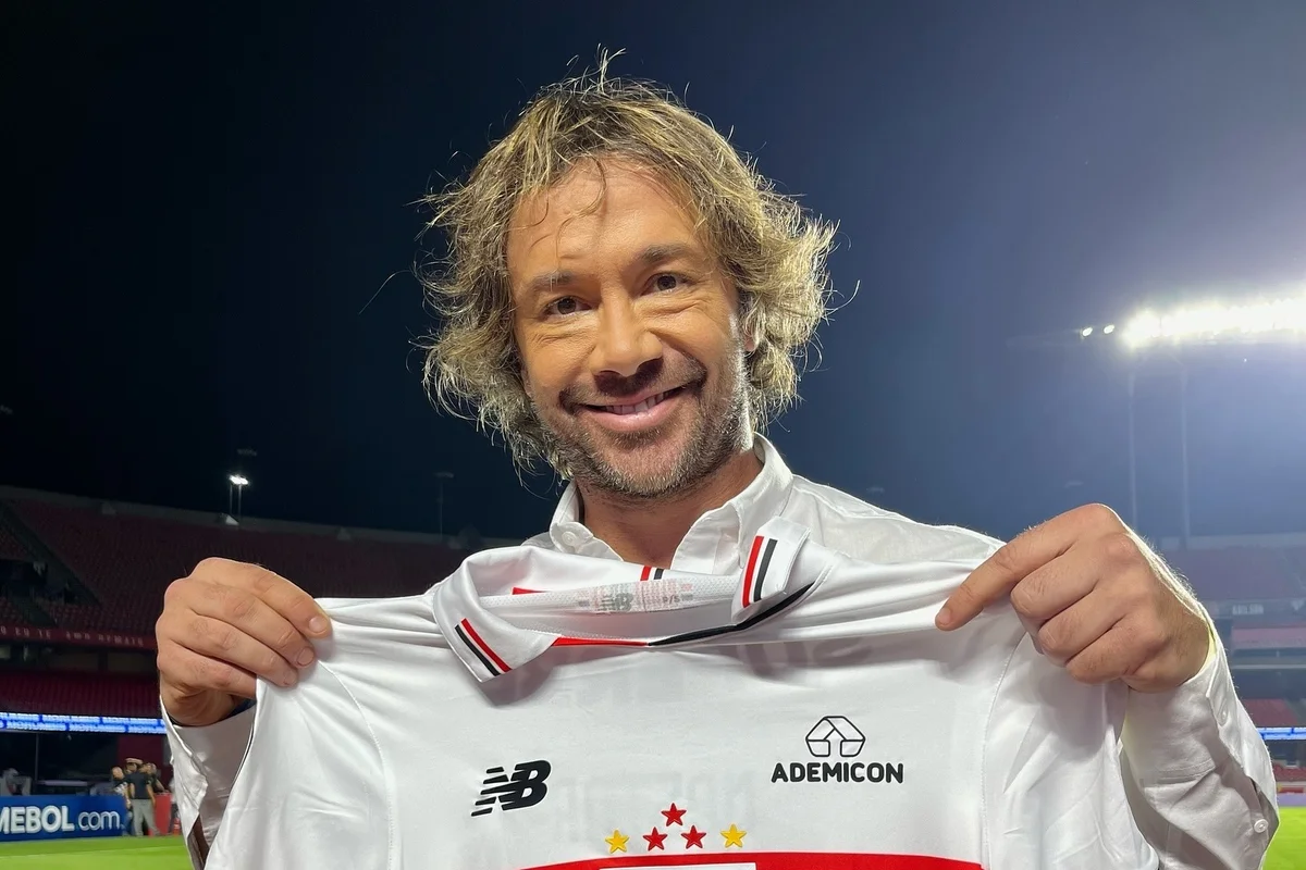Imagem colorida mostra o ex-jogador de futebol Diego Lugano | Metrópoles