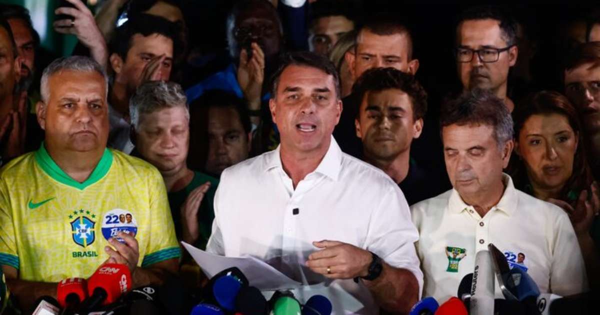 PF investiga se Flávio Bolsonaro teria deixado o Brasil rumo aos EUA, diz jornal