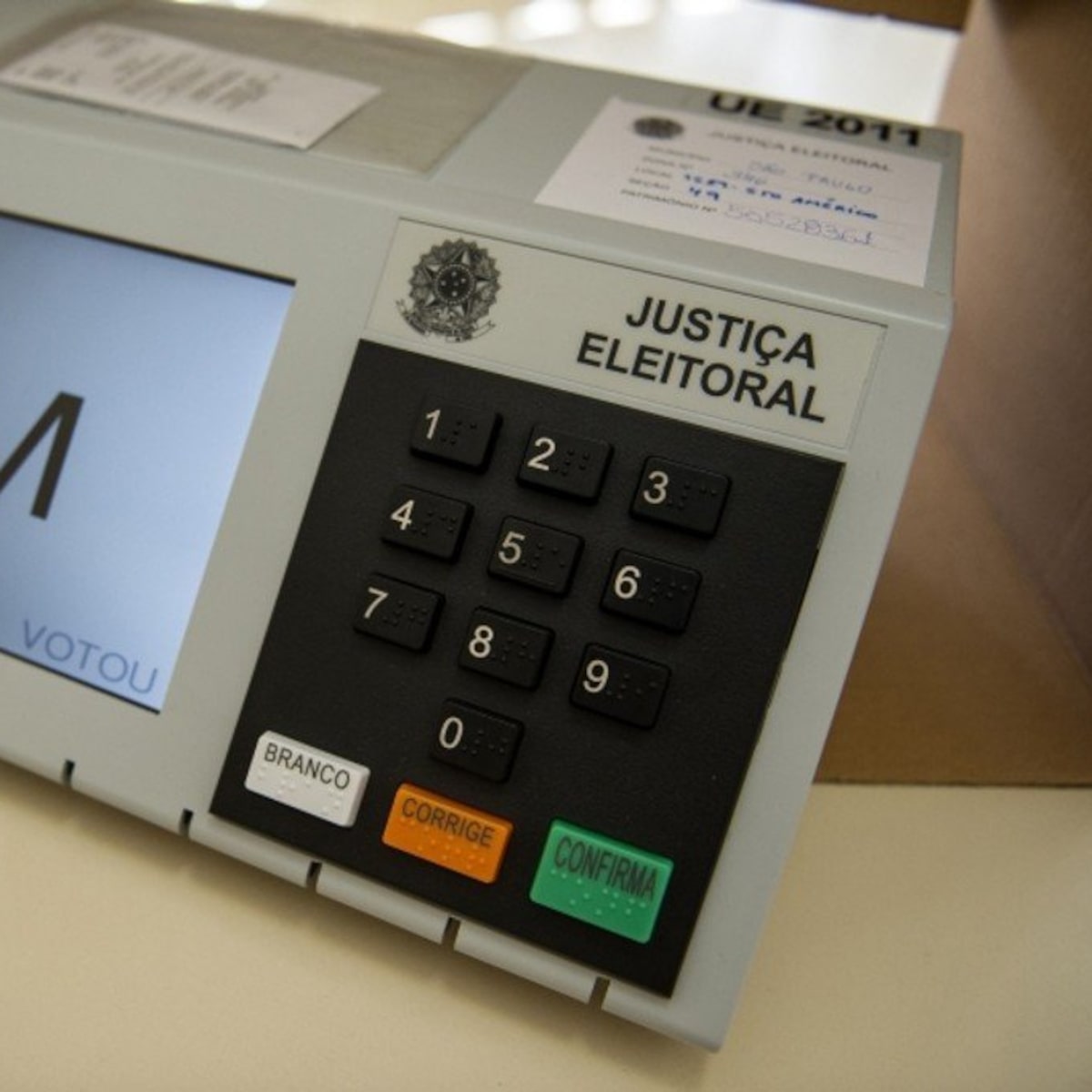 Eleitores devem pagar multa caso não justifiquem ausência no 1º turno; saiba prazos