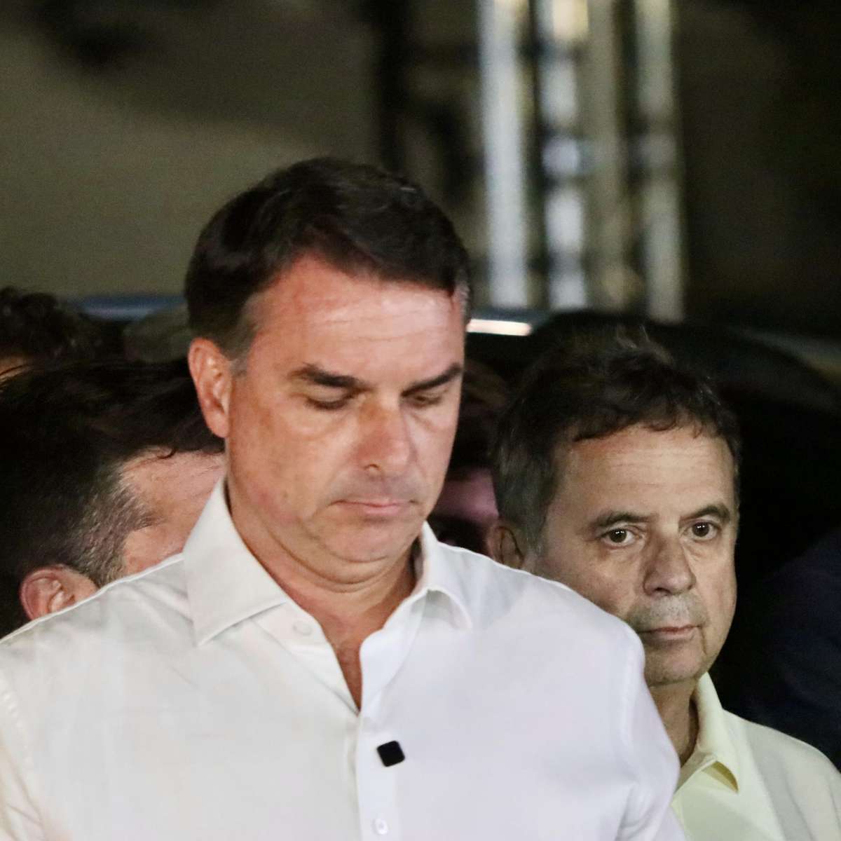 Flávio teria entrado a pé na Argentina e mudado planos de voo após notícia em portal argentino, diz TV