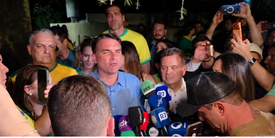 Falas de Flávio Bolsonaro (PL, acima) e Luiz Inácio Lula da Silva (PT, abaixo) após resultados do 1º turno Foto: Deborah Sena e Reprodução / Terra e YouTube