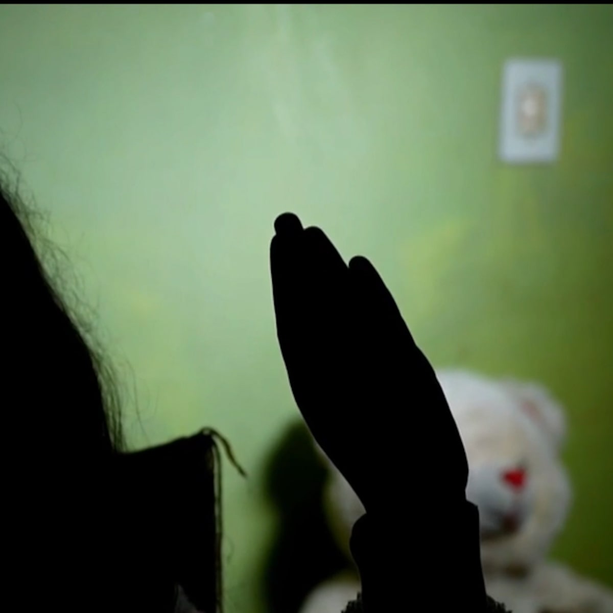 Criança faz sinal universal de pedido de socorro e homem é preso por tentativa de estupro no PR