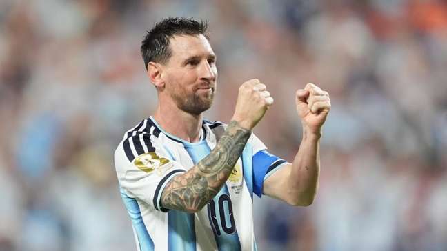 Argentina vai aposentar a camisa 10 de Messi? Entenda como homenagem esbarra em regra da Fifa