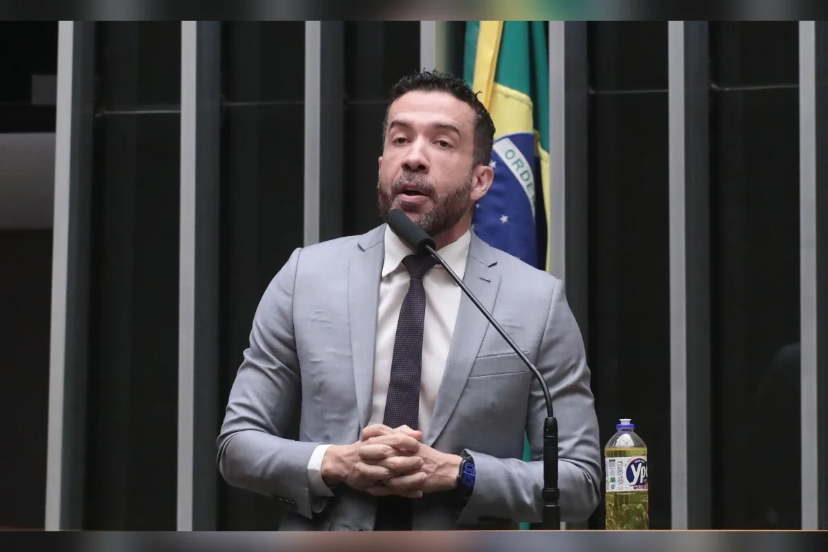 Deputado federal André Janones passa a ser cotado para governo de Minas