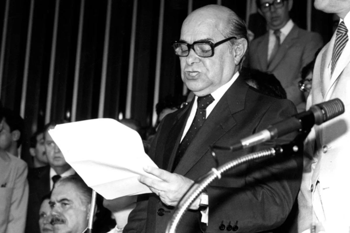 Justiça Federal libera documentos sigilosos sobre morte de Tancredo Neves