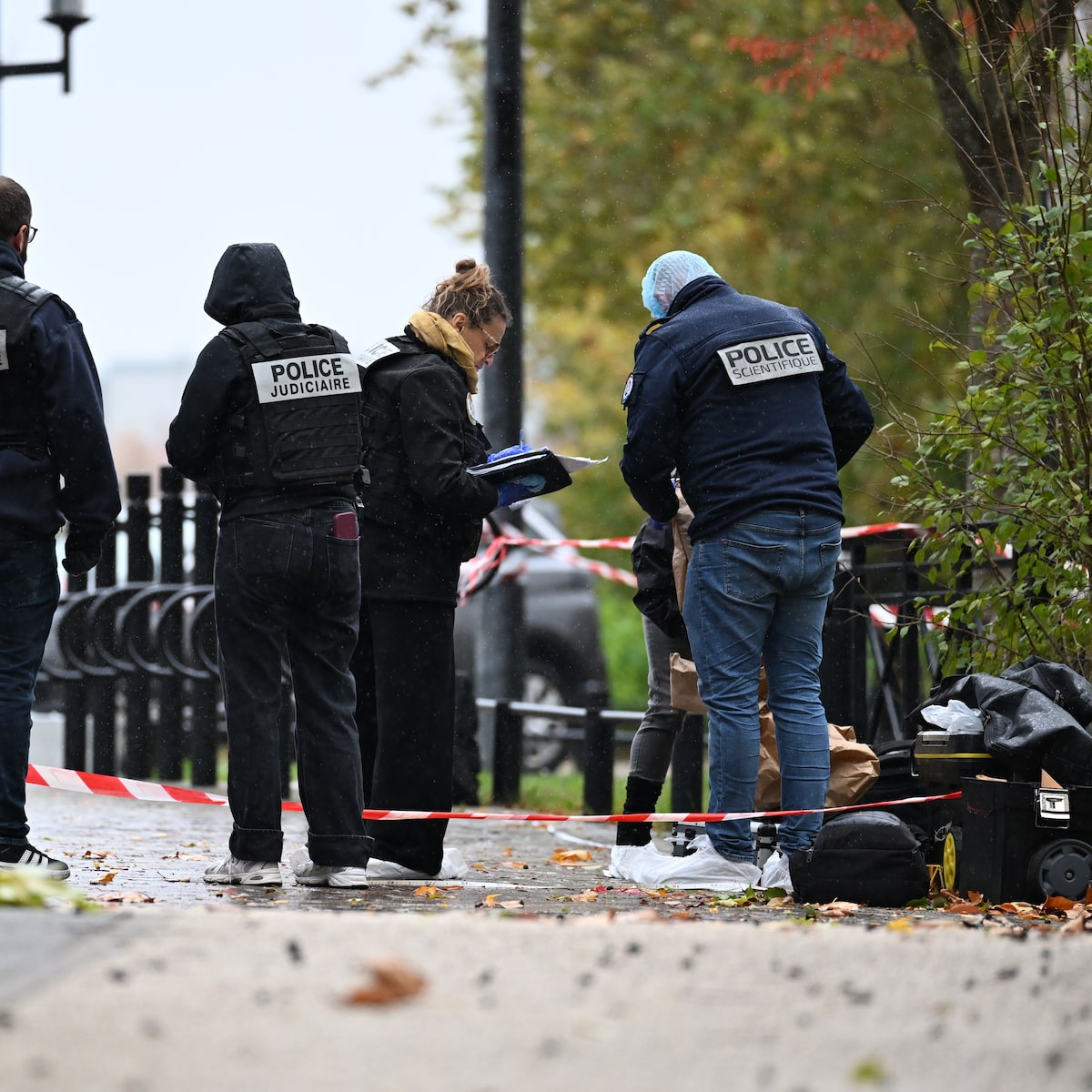 ‘Trata-se claramente de um crime terrorista’, diz ministro francês após ataque perto de Paris