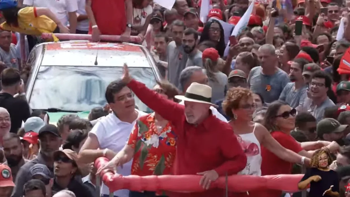 "Nessa cidade não sabemos o que é derrota", diz Lula em Juiz de Fora