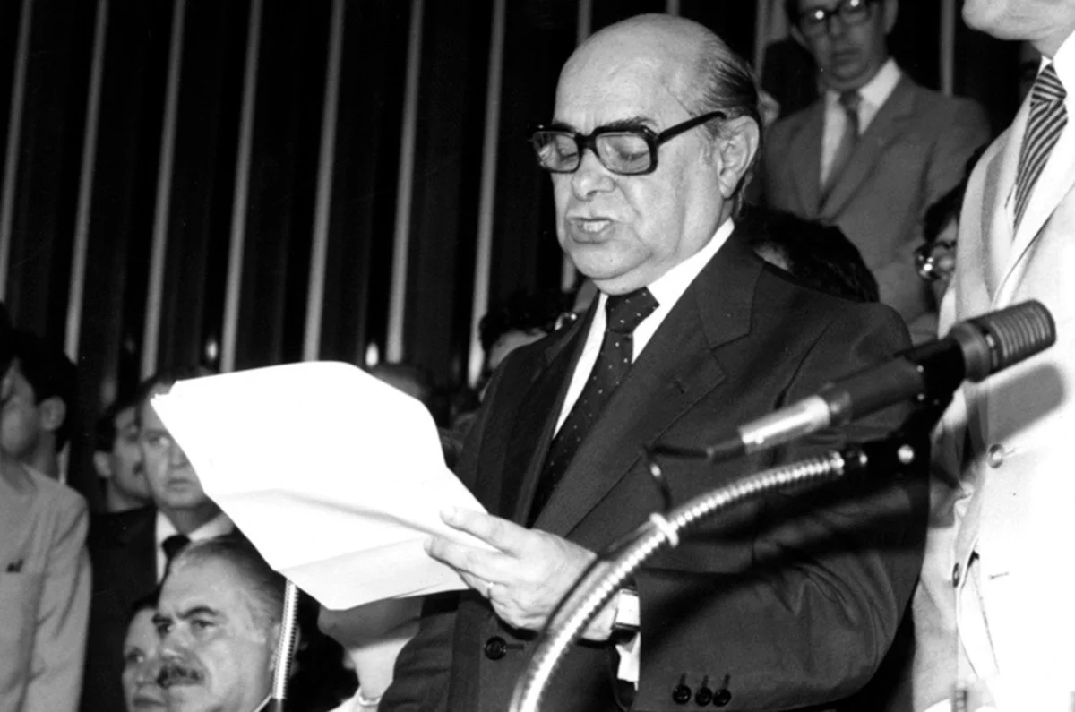 Imagem preto e branca de Tancredo Neves