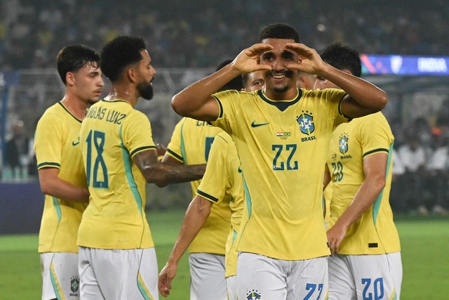 Ponta e meia no Flamengo, Samuel Lino volta da seleção com mais confiança e missão de cobrir ausência de Arrascaeta