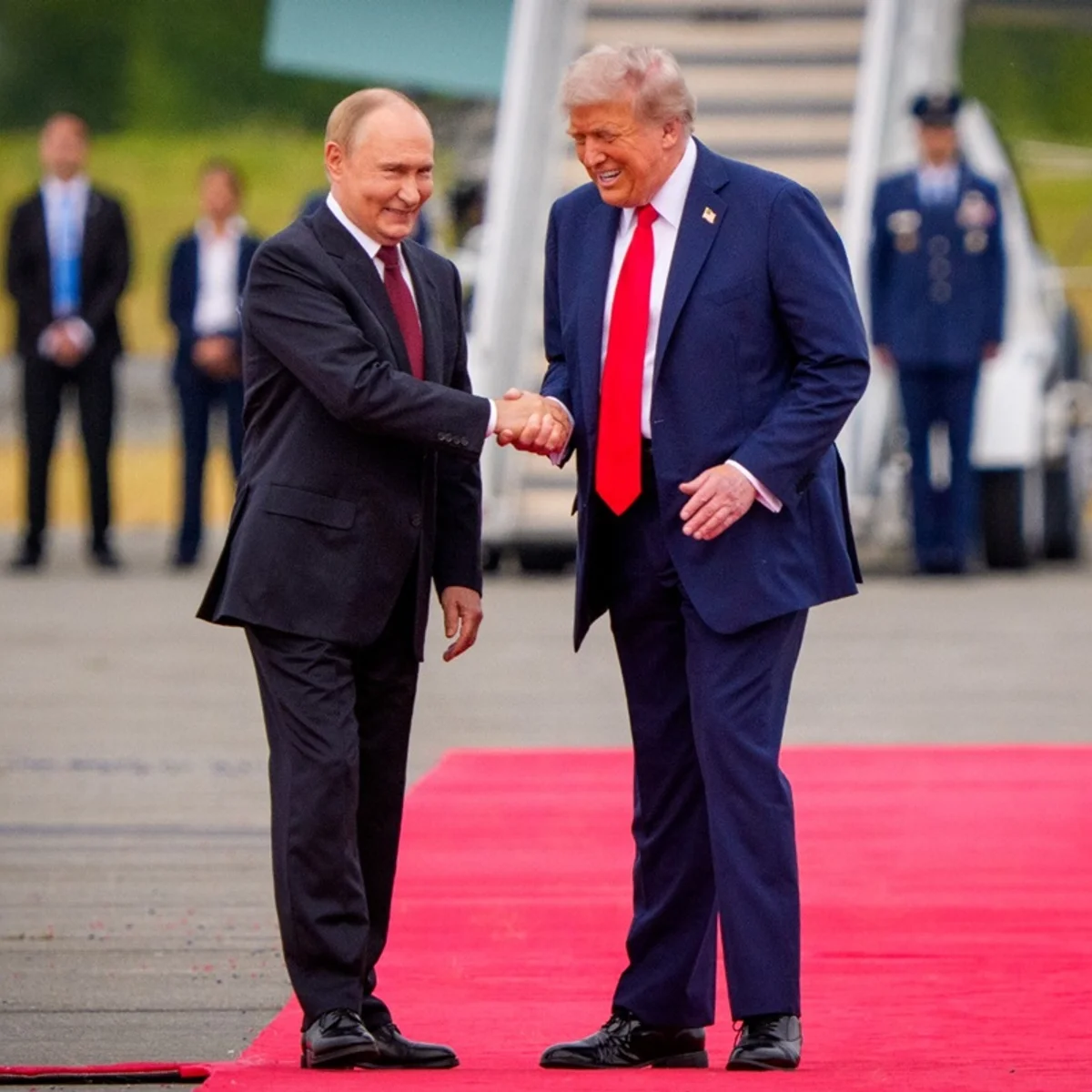 Trump diz que Putin fornecerá diesel e prevê queda recorde nos preços