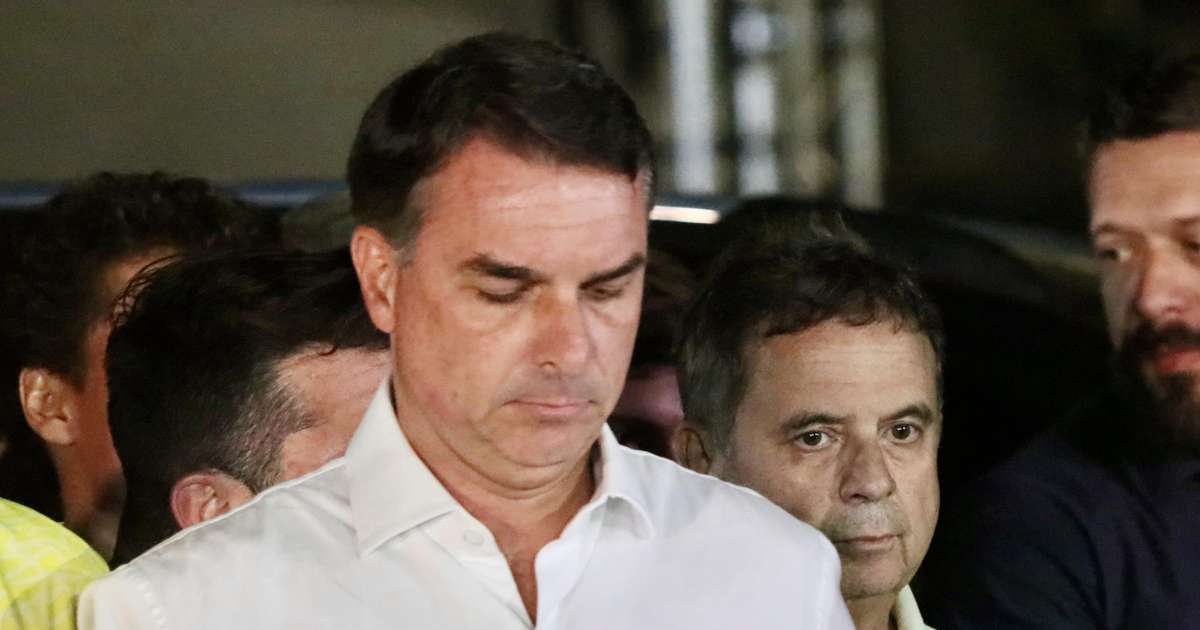 Flávio teria entrado a pé na Argentina e mudado planos de voo após notícia em portal argentino, diz TV