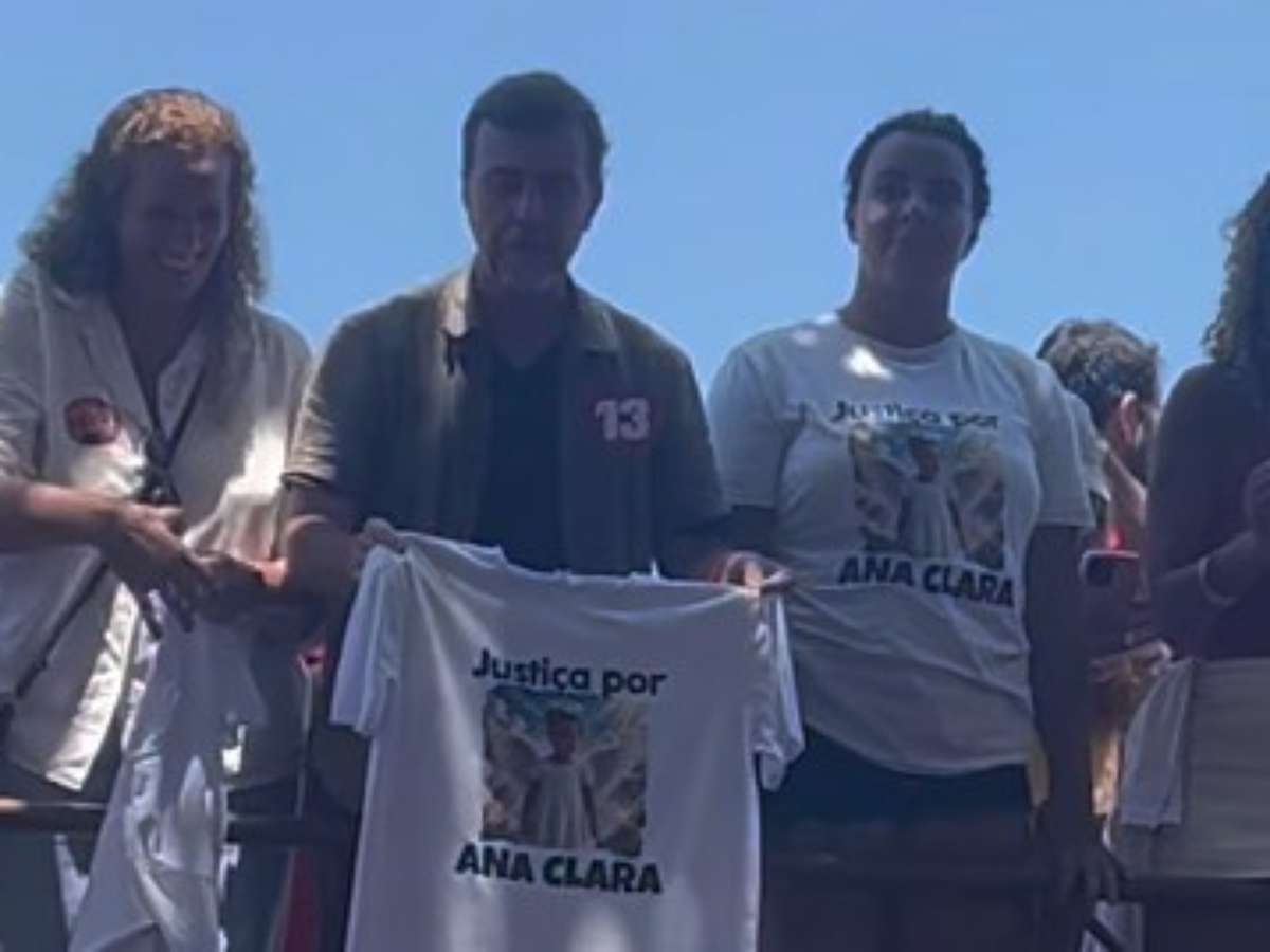Após confrontar Flávio em debate, mãe de Ana Clara acompanha Lula em Copacabana
