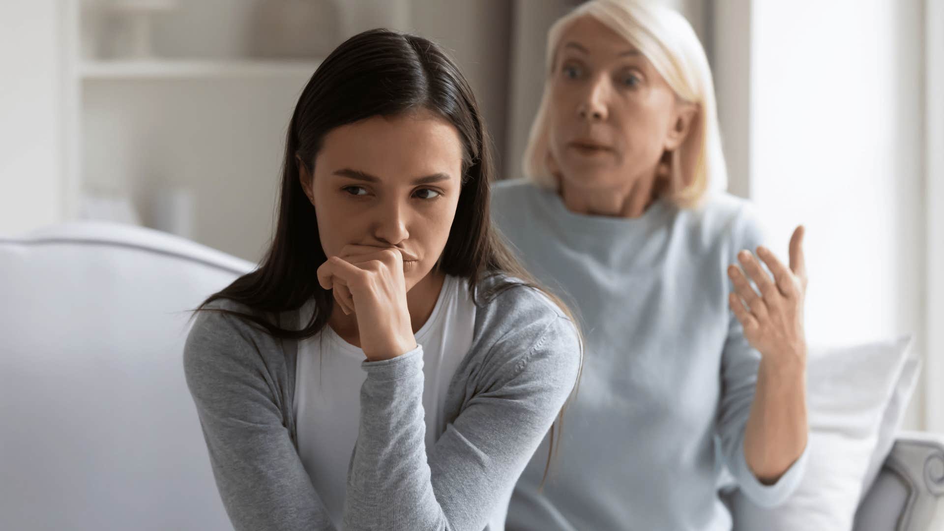 Crianças com praticamente zero empatia pelos outros geralmente ouvem 9 frases em casa regularmente